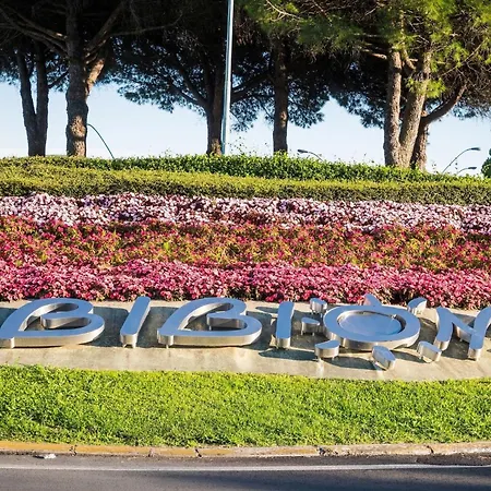 Comfortable Seafront * Bibione